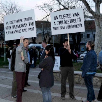 Tüntetés a ceglédi Kossuth téren