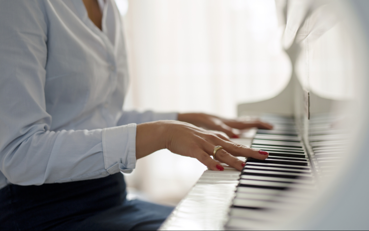 Miben különbözik egymástól a hagyományos zongora és a digitális zongora?