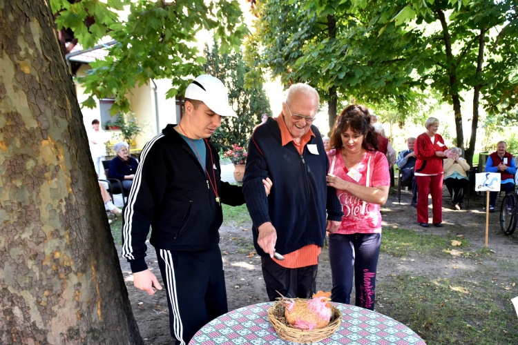 Sportnap az idősek otthonában