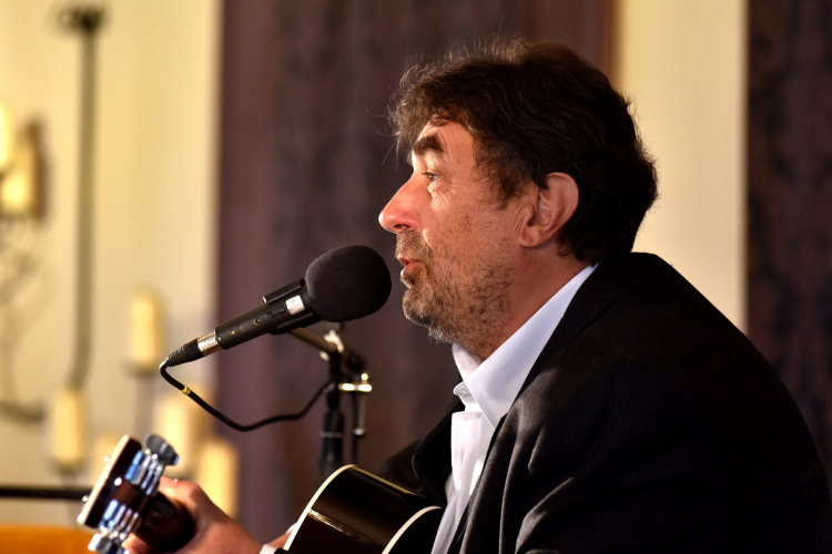 Körünkben - Zeneszó - Szózene