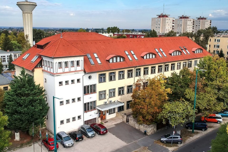 Két diák kapott egyetemi ösztöndíjat