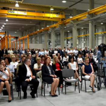 Ecseri Kft. csarnokavató