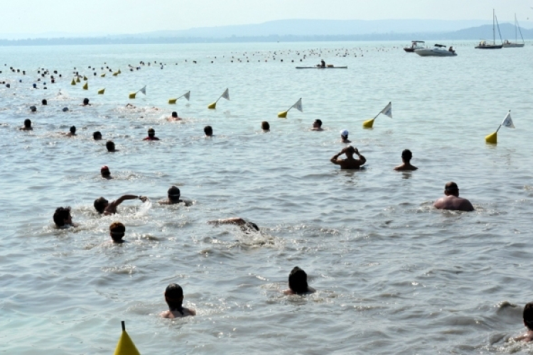 Megrendezik szombaton a Balaton-átúszást