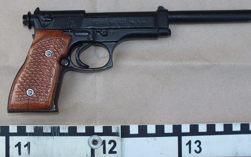 Fegyvereket foglaltak le egy ceglédi házban - KÉPEK