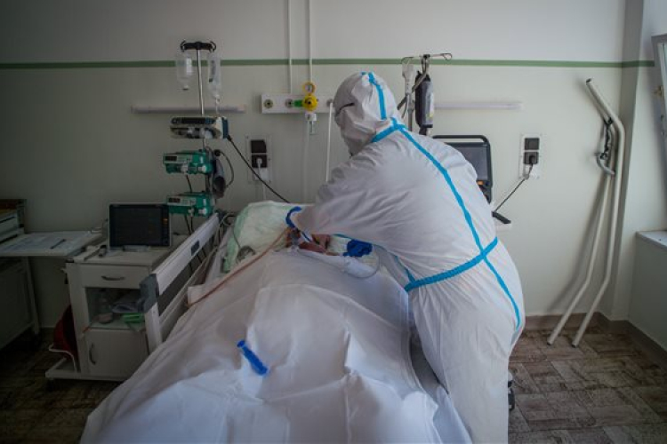 Meghalt 460 beteg, 27 830 új fertőzöttet találtak Magyarországon a hétvégén