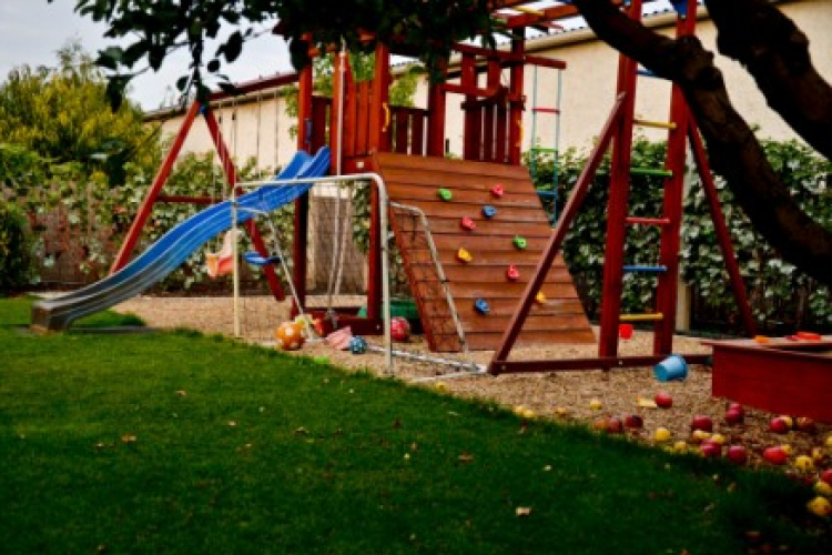 Játszótér a kertünkben