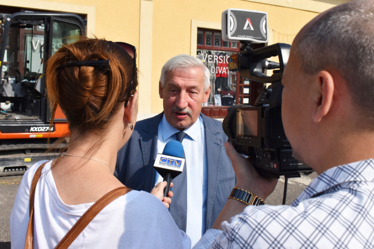 Elkezdődött a Kossuth Ferenc utca, Szárcsa- és Páva utca között határolt ingatlanok előtti területének a felújítása