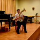 Hangszerbemutató és hangszersimogató a zenesuliban