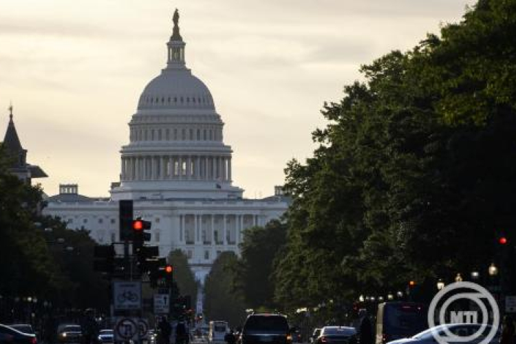 Újraindulhat az amerikai kormányzat működése, a Kongresszus elfogadta az átmeneti költségvetést
