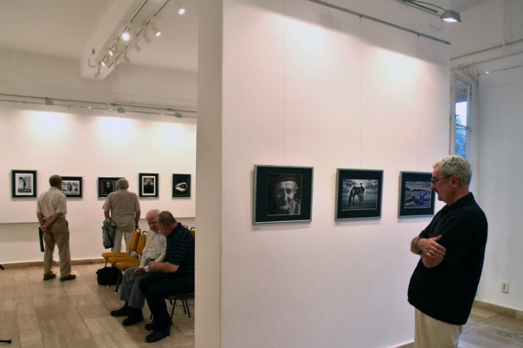Helios Fotóklub Révkomárom kiállítás megnyitó