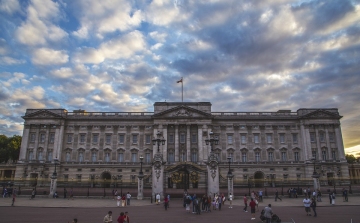 Eddig nem látott családi képek is szerepelnek a Buckingham-palota kiállításán