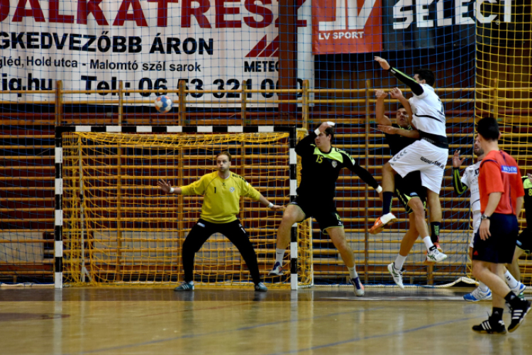 Cegléd-Csurgó kézi 25-27