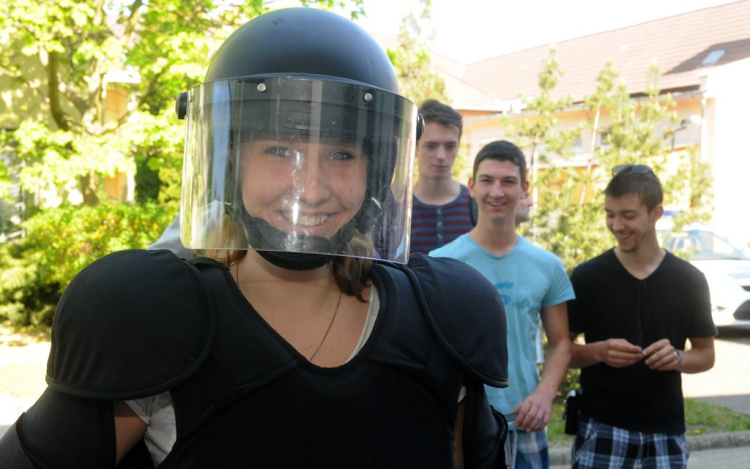 ,,Rendőr-bőrben’’