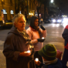 Gyertyagyújtás a párizsi áldozatokért