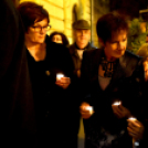 Gyertyagyújtás a párizsi áldozatokért