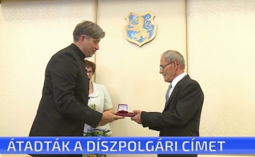 Átadták a díszpolgári címet - Dr. Jójárt György vehette át Cegléd Város legnagyobb elismerését