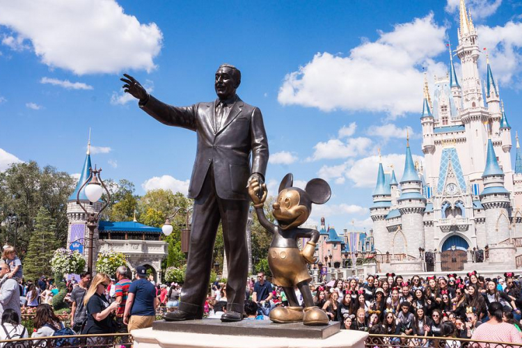 Florida megvonja a Disney adókedvezményét
