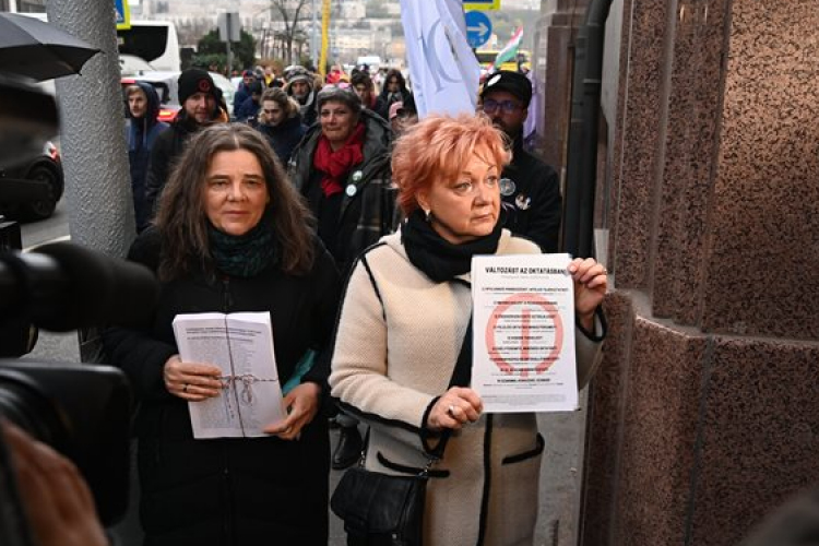 Budapesten tartottak tiltakozást a pedagógus érdekképviseletek