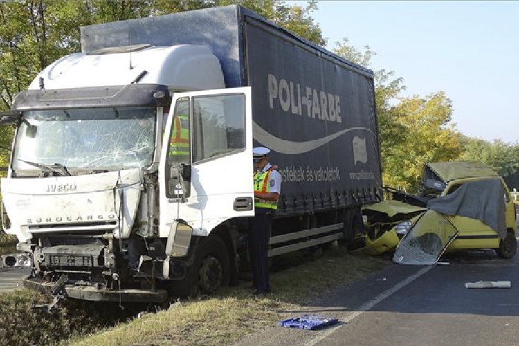 Ketten meghaltak egy balesetben Kecskemétnél