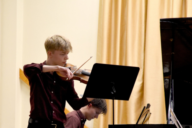 ”Konzisok” koncertje a zeneiskolában