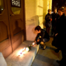 Gyertyagyújtás a párizsi áldozatokért