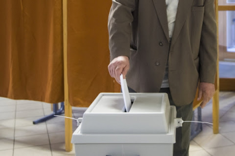 Hétfőn megkezdik a választási értesítők kézbesítését