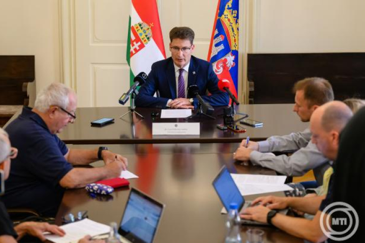 Cser-Palkovics András: Székesfehérvár ideiglenesen átveszi a Fehérvár FC-t