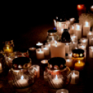 Gyertyagyújtás a párizsi áldozatokért