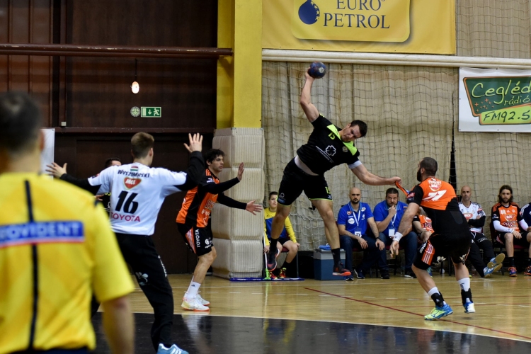 Ceglédi KKSE - Mol-Pick Szeged: 27-37 (15-21)