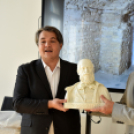 Visszakerült a szobor