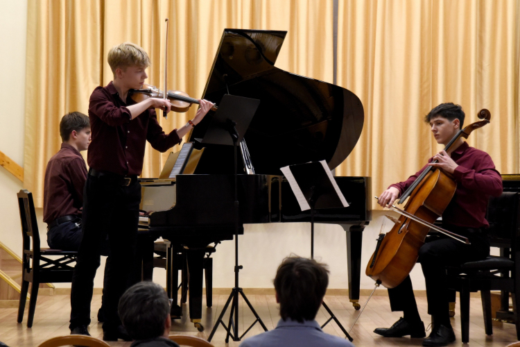 ”Konzisok” koncertje a zeneiskolában