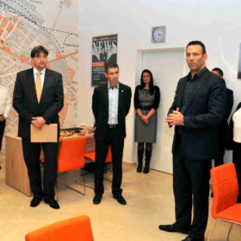 Otthon Centrum Cegléden