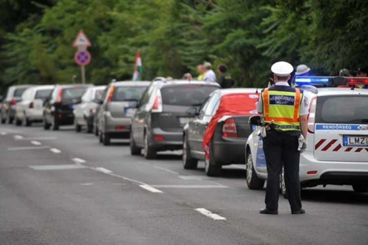 Pénteken forgalomlassító demonstráció lesz a 4-esen