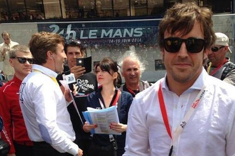 Fernando Alonso is rajthoz áll a Le Mans-i 24 órás versenyen