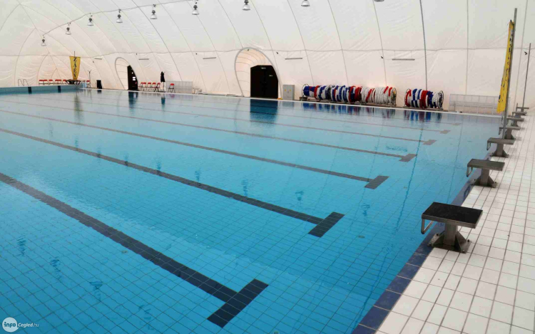 Mennyiért csobbanhatunk az új uszodában?